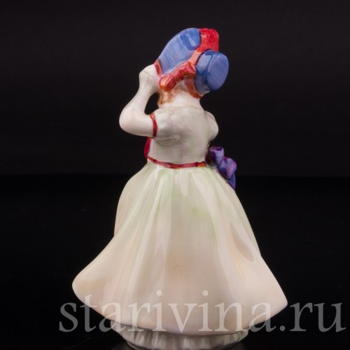 Фигурка девочки из фарфора Детка, Royal Doulton, Великобритания, пер. пол. 20 в.