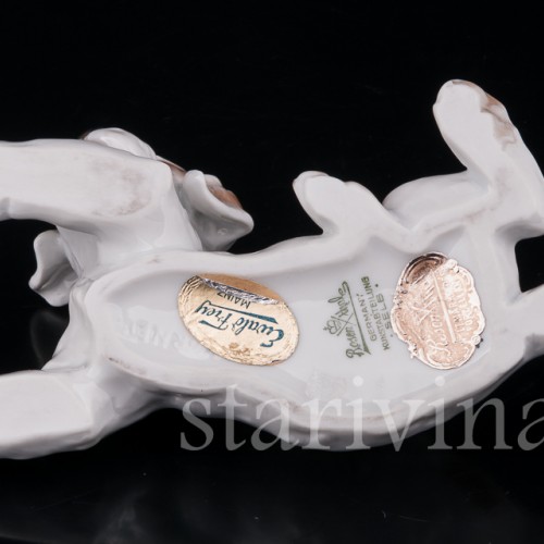 Статуэтка собаки из фарфора Лежащий щенок, Rosenthal, Германия, 1943 год.