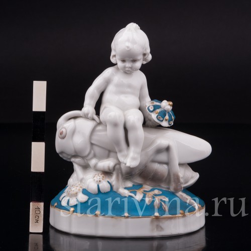 Фарфоровая статуэтка Малыш на кузнечике, Hertwig & Co, Германия, 1920-30 гг.