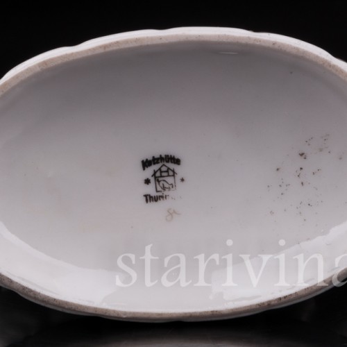 Фарфоровая статуэтка Малыш на кузнечике, Hertwig & Co, Германия, 1920-30 гг.