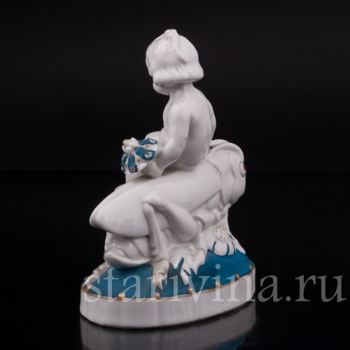 Фарфоровая статуэтка Малыш на кузнечике, Hertwig & Co, Германия, 1920-30 гг.