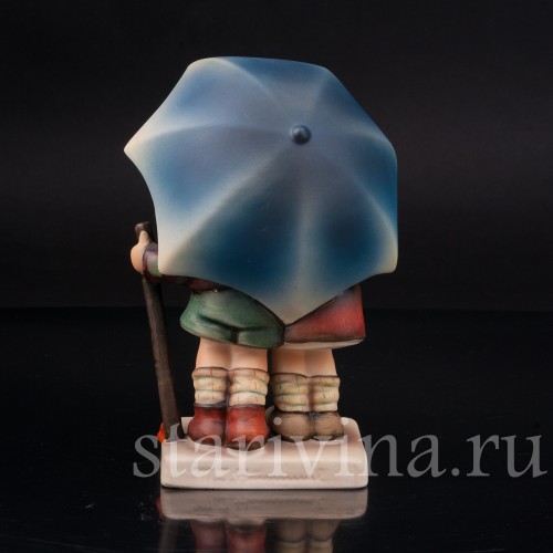 Фигурка из фарфора Под зонтом, Goebel, Германия, 1950-72 гг.