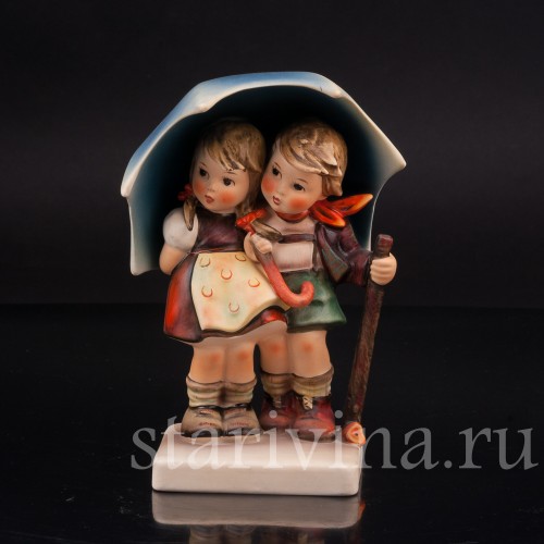 Фигурка из фарфора Под зонтом, Goebel, Германия, 1950-72 гг.