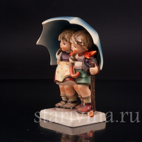 Фигурка из фарфора Под зонтом, Goebel, Германия, 1950-72 гг.