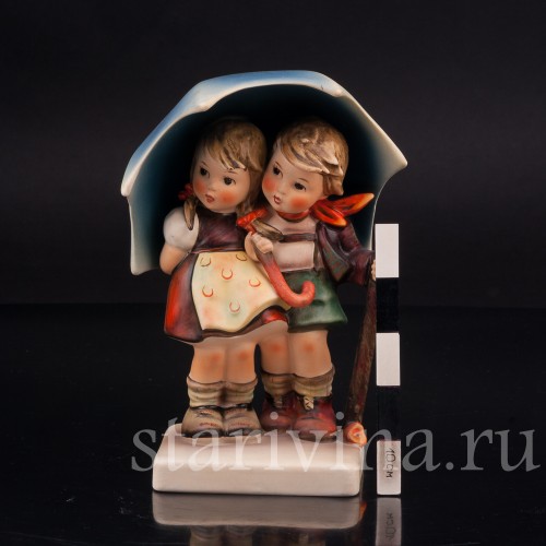Фигурка из фарфора Под зонтом, Goebel, Германия, 1950-72 гг.