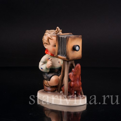 Фигурка из фарфора Маленький фотограф с таксой Goebel, Германия, 1972-79 гг.