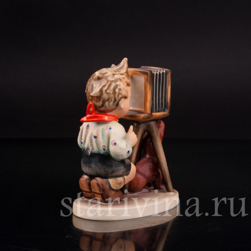 Фигурка из фарфора Маленький фотограф с таксой Goebel, Германия, 1972-79 гг.