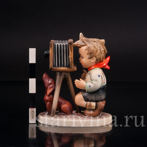 Фигурка из фарфора Маленький фотограф с таксой Goebel, Германия, 1972-79 гг.