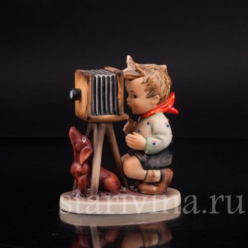 Фигурка из фарфора Маленький фотограф с таксой Goebel, Германия, 1972-79 гг.