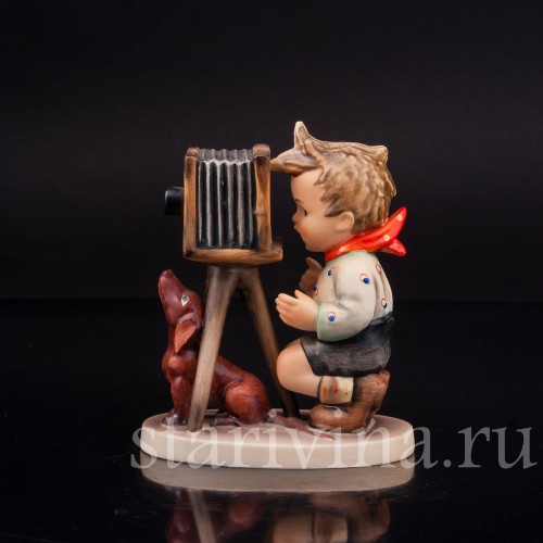 Фигурка из фарфора Маленький фотограф с таксой Goebel, Германия, 1972-79 гг.