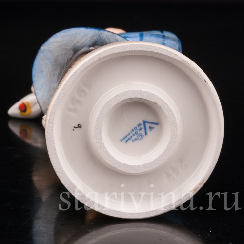 Фигурка из фарфора Мальчик с больным зубом Goebel, Германия, 1951 г.