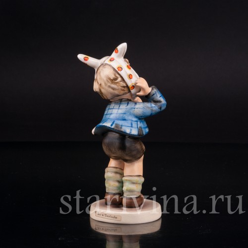 Фигурка из фарфора Мальчик с больным зубом Goebel, Германия, 1951 г.