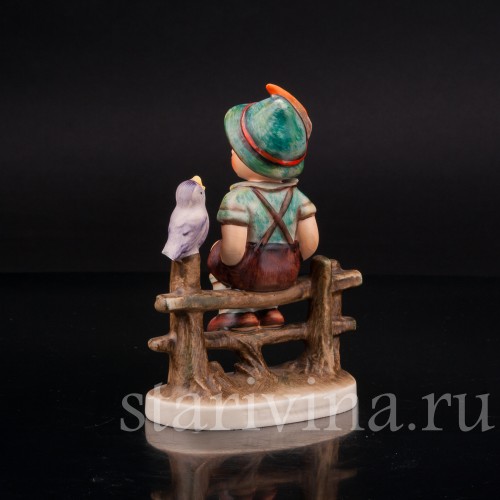 Фигурка мальчика из фарфора На заборе, Goebel, Германия, 1964-72 гг.