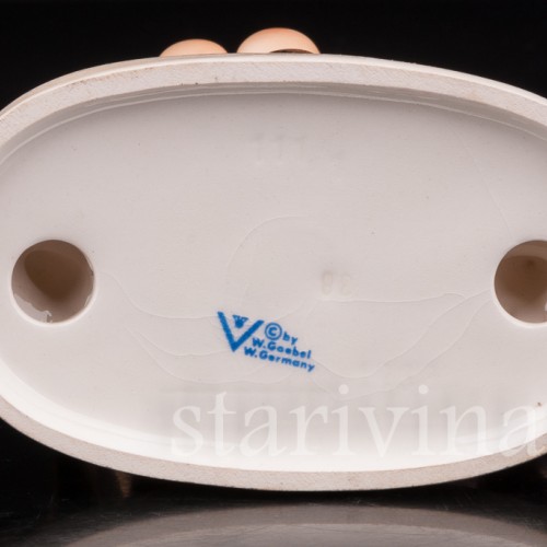 Фигурка мальчика из фарфора На заборе, Goebel, Германия, 1964-72 гг.