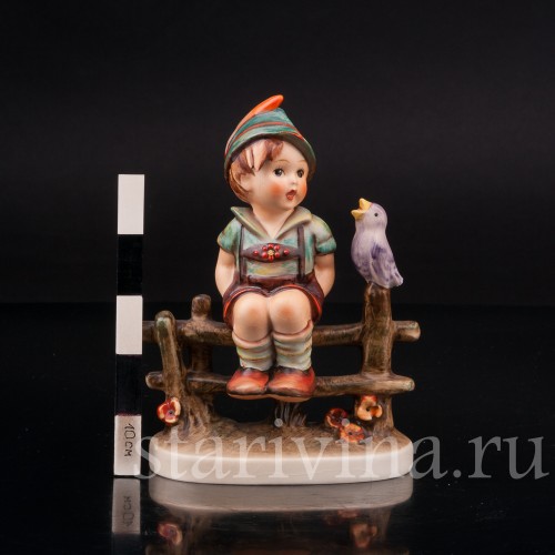 Фигурка мальчика из фарфора На заборе, Goebel, Германия, 1964-72 гг.