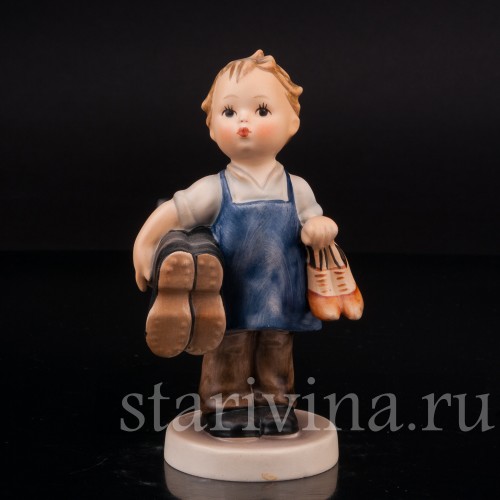 Фигурка мальчика из фарфора Маленький сапожник Goebel, Германия, 1960-72 гг.
