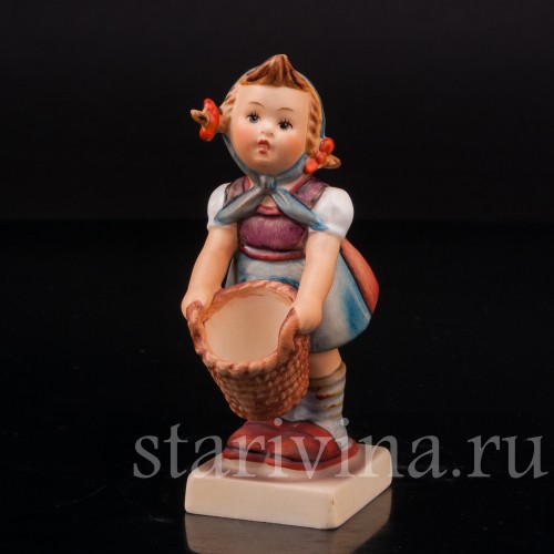 Фигурка из фарфора Девочка с корзинкой, Goebel, Германия, 1972-79 гг.