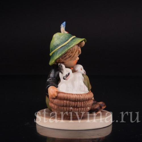 Фигурка из фарфора Мальчик с кроликами, Goebel, Германия, 1960-72гг.