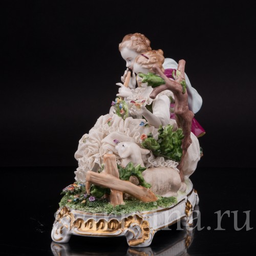 Фарфоровая статуэтка Пара с овечкой, кружевная, Unterweissbach, Германия, 1958-76 гг.