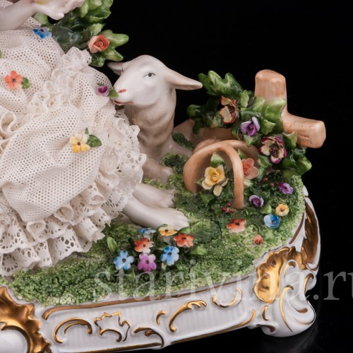 Фарфоровая статуэтка Пара с овечкой, кружевная, Unterweissbach, Германия, 1958-76 гг.