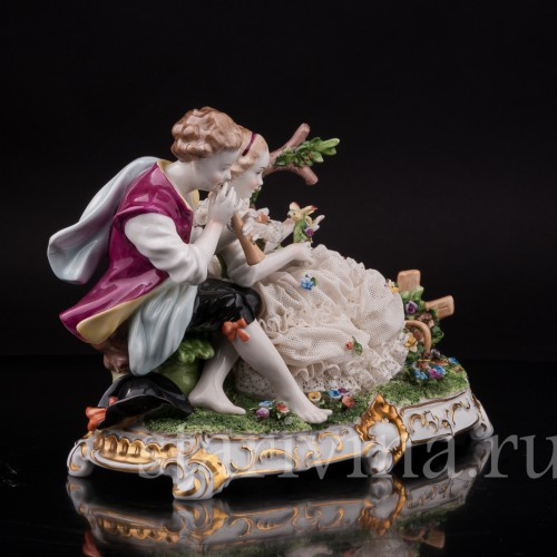 Фарфоровая статуэтка Пара с овечкой, кружевная, Unterweissbach, Германия, 1958-76 гг.