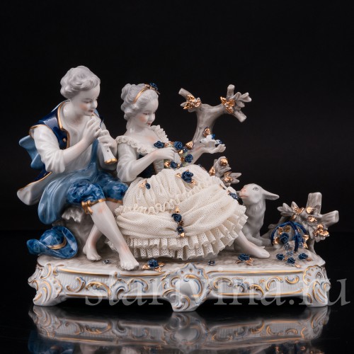 Фарфоровая статуэтка Пара с овечкой, кружевная, Unterweissbach, Германия, 1980 гг.