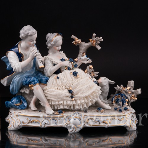 Фарфоровая статуэтка Пара с овечкой, кружевная, Unterweissbach, Германия, 1980 гг.