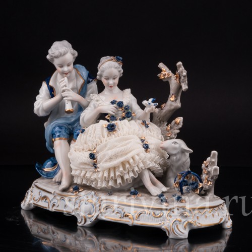 Фарфоровая статуэтка Пара с овечкой, кружевная, Unterweissbach, Германия, 1980 гг.