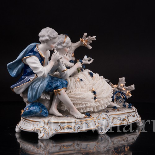 Фарфоровая статуэтка Пара с овечкой, кружевная, Unterweissbach, Германия, 1980 гг.