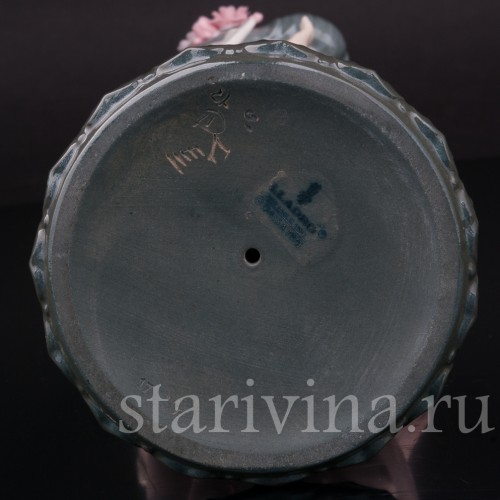 Фигурка девушки из фарфора Гейша с веером, Lladro, Испания.