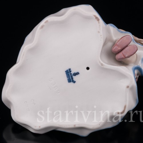 Фарфоровая статуэтка Задумавшаяся севильская девушка, Lladro, Испания, 1990 гг.