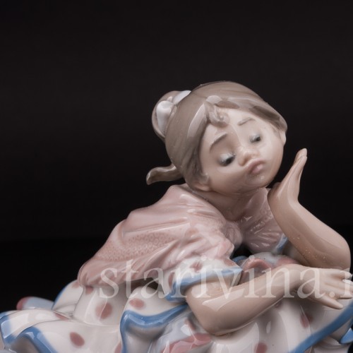 Фарфоровая статуэтка Задумавшаяся севильская девушка, Lladro, Испания, 1990 гг.