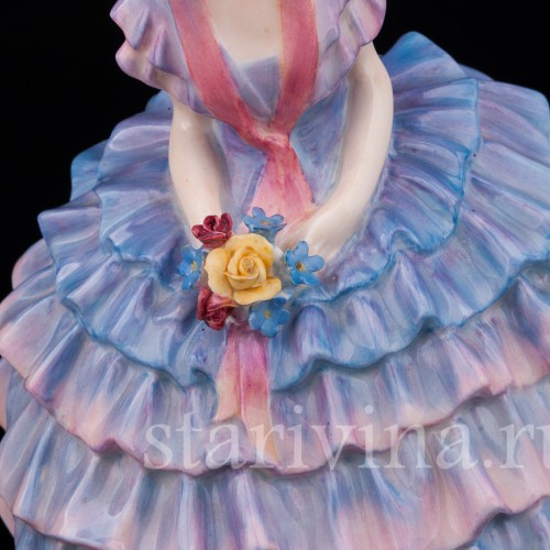 Фигурка из фарфора Хлоя, девушка с цветами, Royal Doulton, Великобритания, 1931-49 гг.