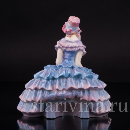 Фигурка из фарфора Хлоя, девушка с цветами, Royal Doulton, Великобритания, 1931-49 гг.