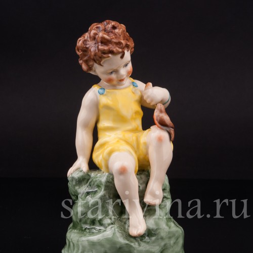 Фарфоровая статуэтка Мальчик с птичкой, Royal Worcester, Великобритания, 1957 год.