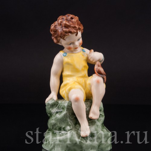 Фарфоровая статуэтка Мальчик с птичкой, Royal Worcester, Великобритания, 1957 год.