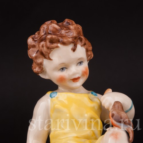 Фарфоровая статуэтка Мальчик с птичкой, Royal Worcester, Великобритания, 1957 год.
