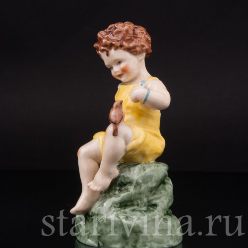 Фарфоровая статуэтка Мальчик с птичкой, Royal Worcester, Великобритания, 1957 год.