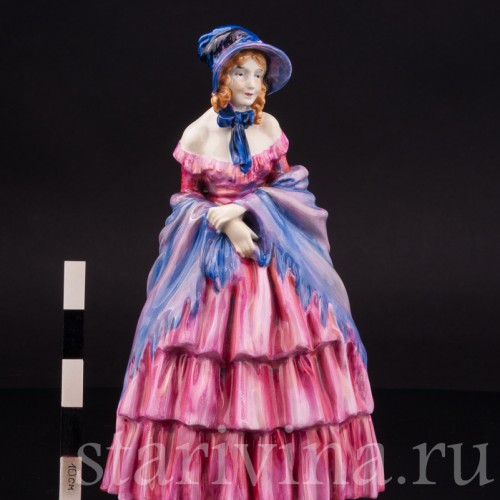 Статуэтка девушки из фарфора Викторианская леди, Royal Doulton, Великобритания, 1925-27 гг.