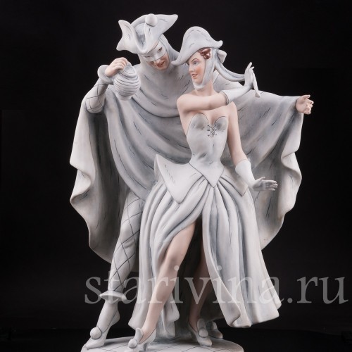 Фарфоровая статуэтка На карнавале, Royal Dux, Чехия.