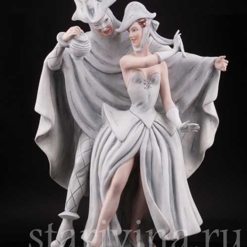 Фарфоровая статуэтка На карнавале, Royal Dux, Чехия.