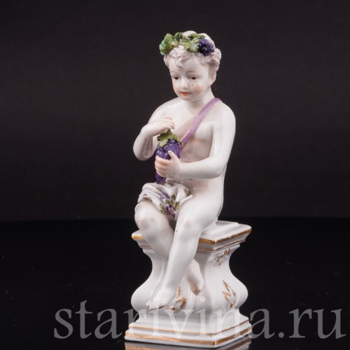 Фигурка из фарфора Аллегория осени, путти с виноградной гроздью, Hochst, Германия, кон. 18 в.