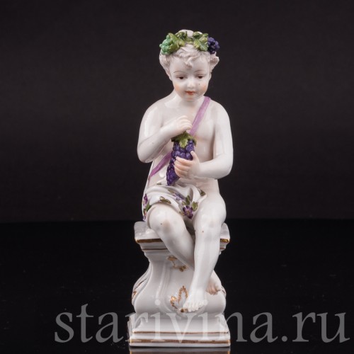 Фигурка из фарфора Аллегория осени, путти с виноградной гроздью, Hochst, Германия, кон. 18 в.