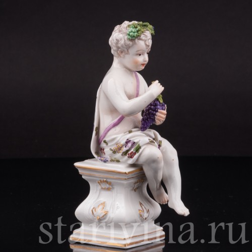 Фигурка из фарфора Аллегория осени, путти с виноградной гроздью, Hochst, Германия, кон. 18 в.