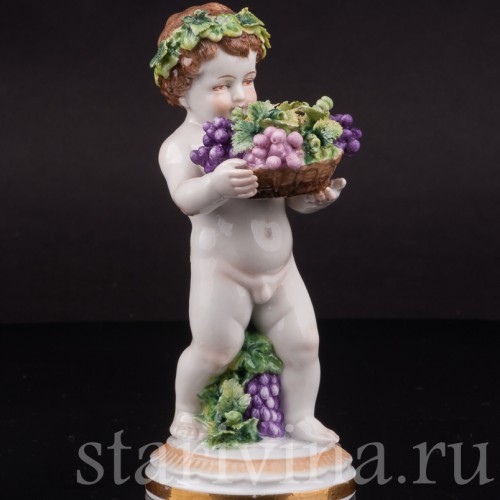 Фигурка из фарфора Аллегория осени, путти с виноградом, Muller & Co, Германия, перв. пол. 20 в.