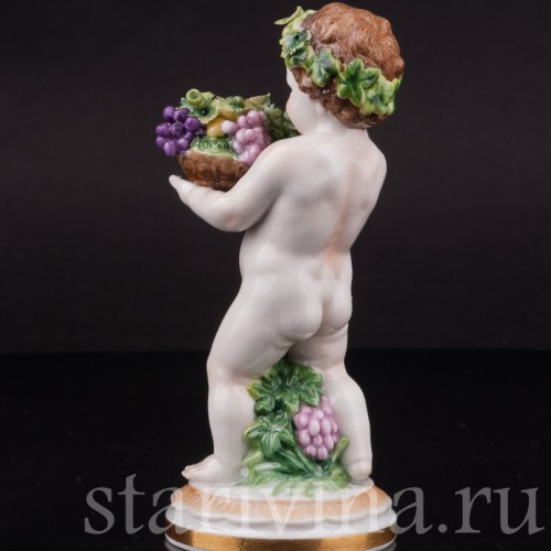 Фигурка из фарфора Аллегория осени, путти с виноградом, Muller & Co, Германия, перв. пол. 20 в.