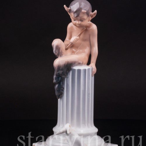 Фигурка из фарфора Фавн с белкой, Royal Copenhagen, Дания, 1956 год.