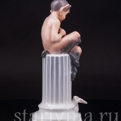 Фигурка из фарфора Фавн с белкой, Royal Copenhagen, Дания, 1956 год.