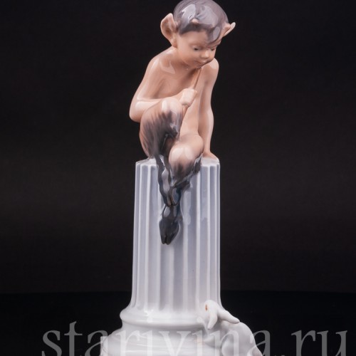 Фигурка из фарфора Фавн с белкой, Royal Copenhagen, Дания, 1956 год.