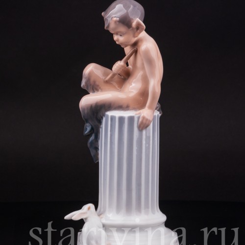 Фигурка из фарфора Фавн с белкой, Royal Copenhagen, Дания, 1956 год.